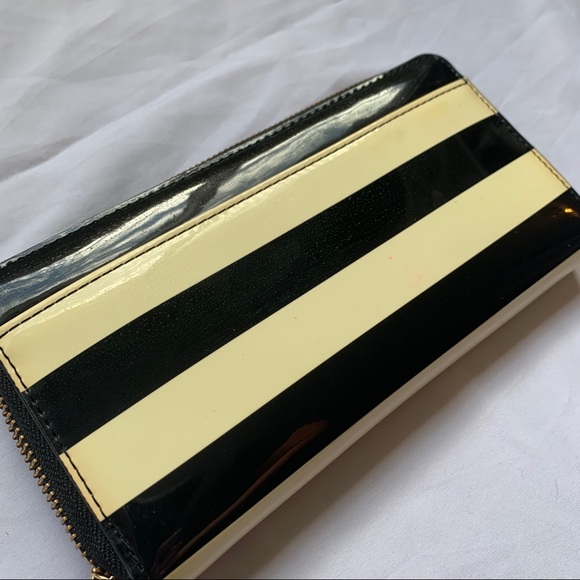 Authentic ♠️ Kate Spade Striped Wallet Clutch - Picture 5 of 6